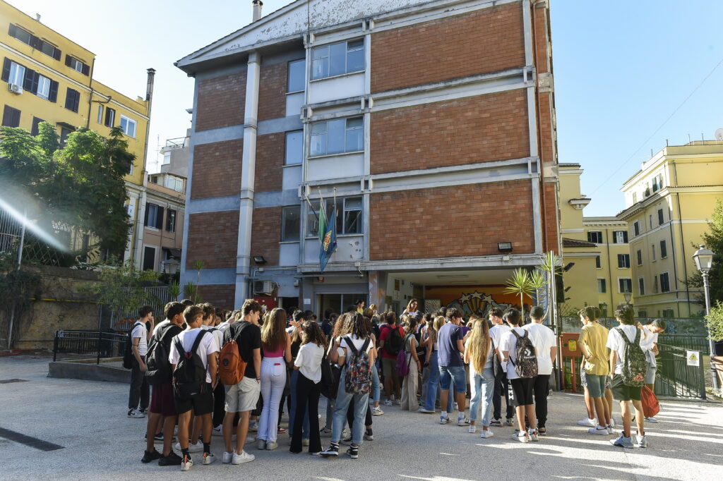 Castellammare: il caso dell’insegnante aggredita da trenta genitori