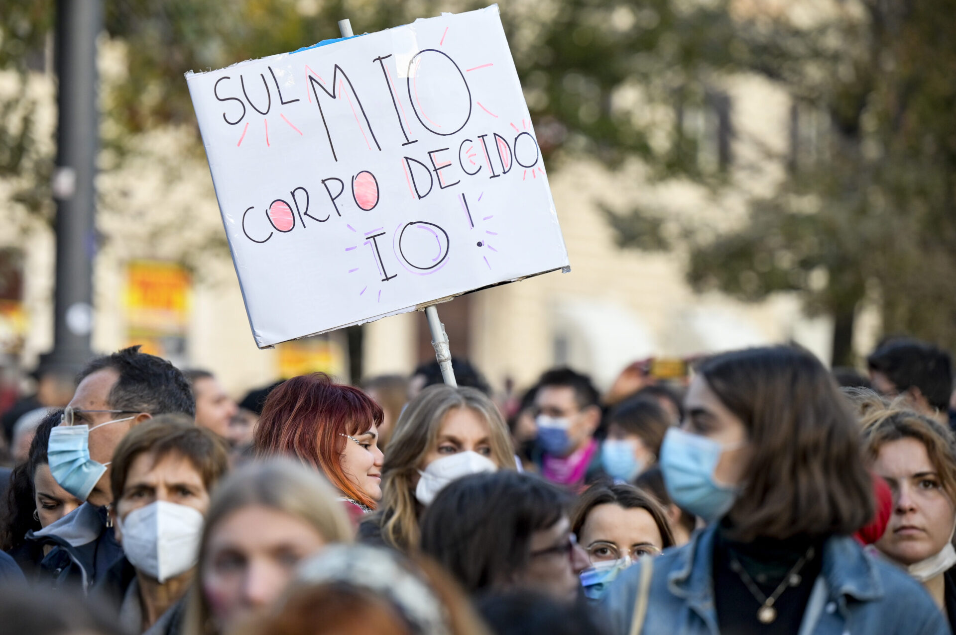 violena donne manifestazione scaled e1700903091779