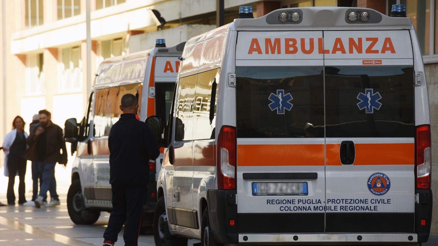 Lecce, 23enne muore dopo essere caduto dalla sedia a rotelle