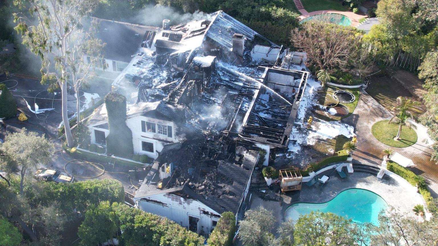 Cara Delevingne, villa distrutta da un incendio