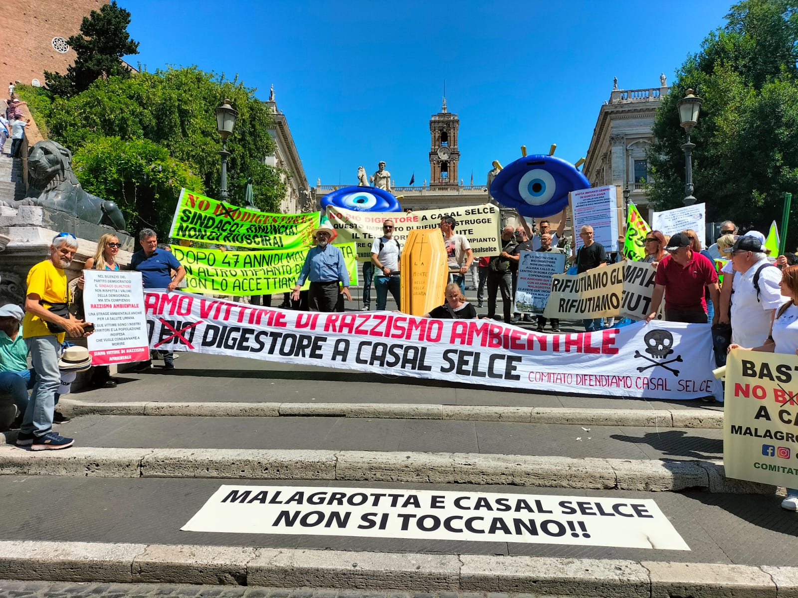 “Gli inascoltati” in protesta al Campidoglio: “Gualtieri scendi e confrontati con noi”