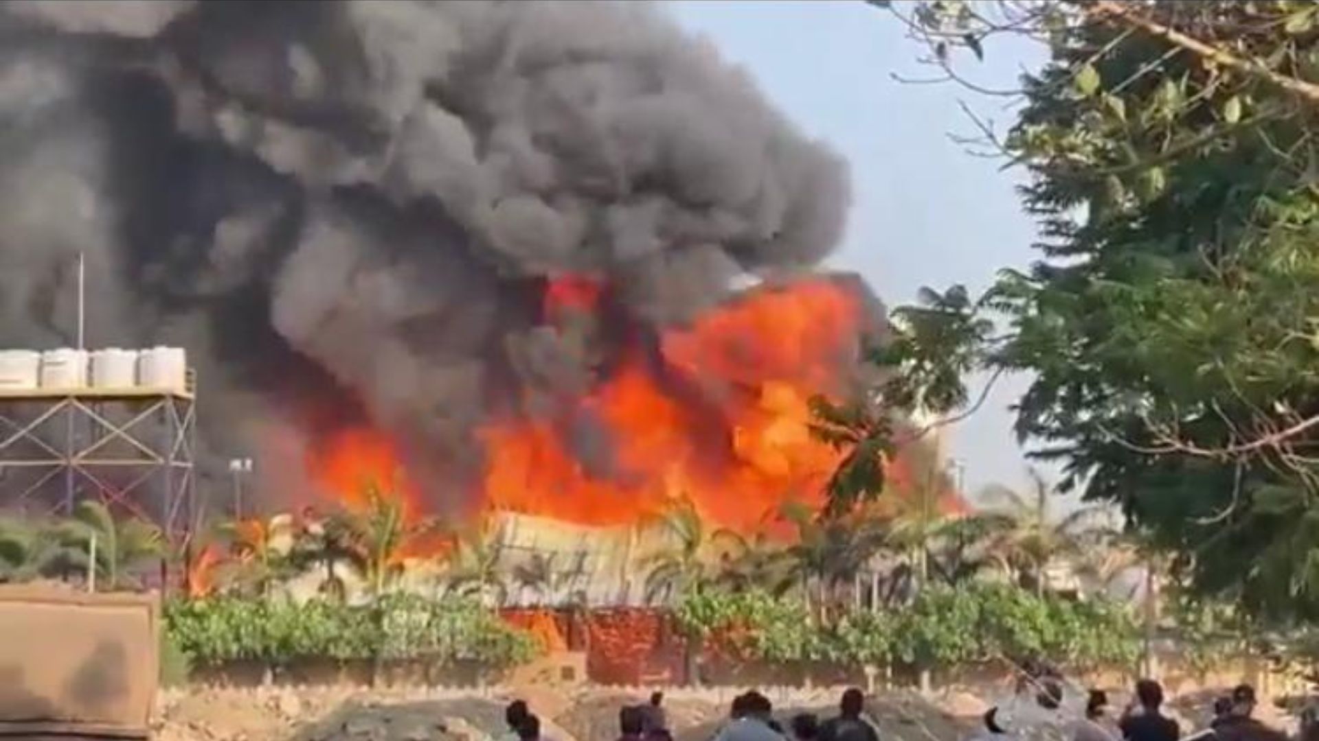 India, incendio al Luna park