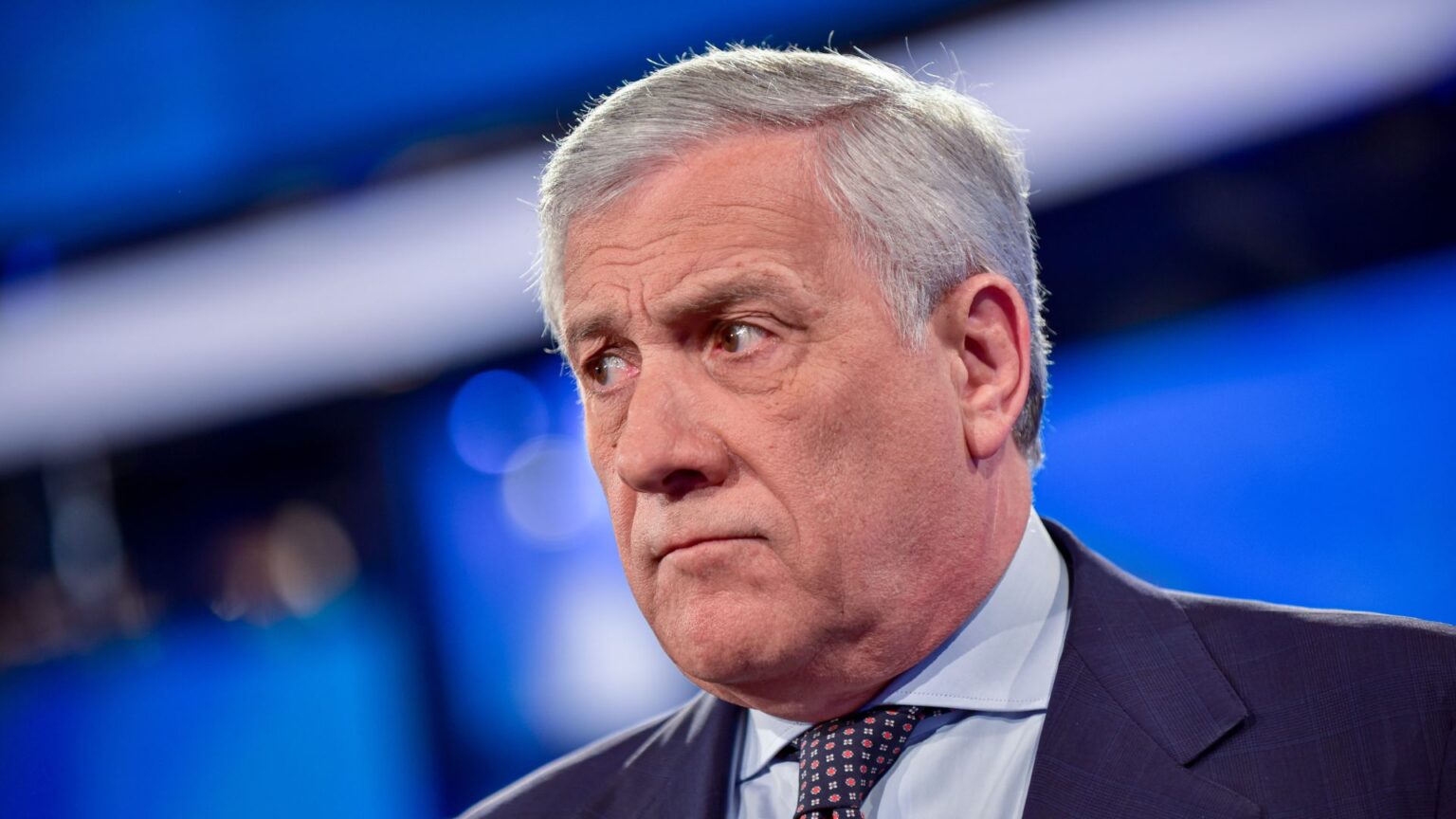 Antonio Tajani, Autonomia