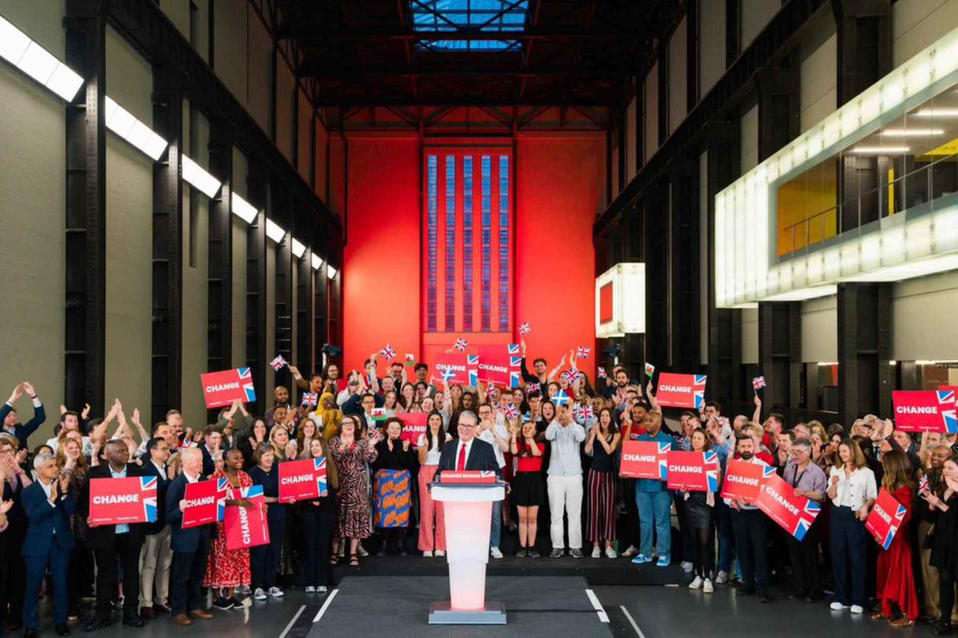 Il Labour di Starmer trionfa: fine dell’era conservatrice in Gran Bretagna