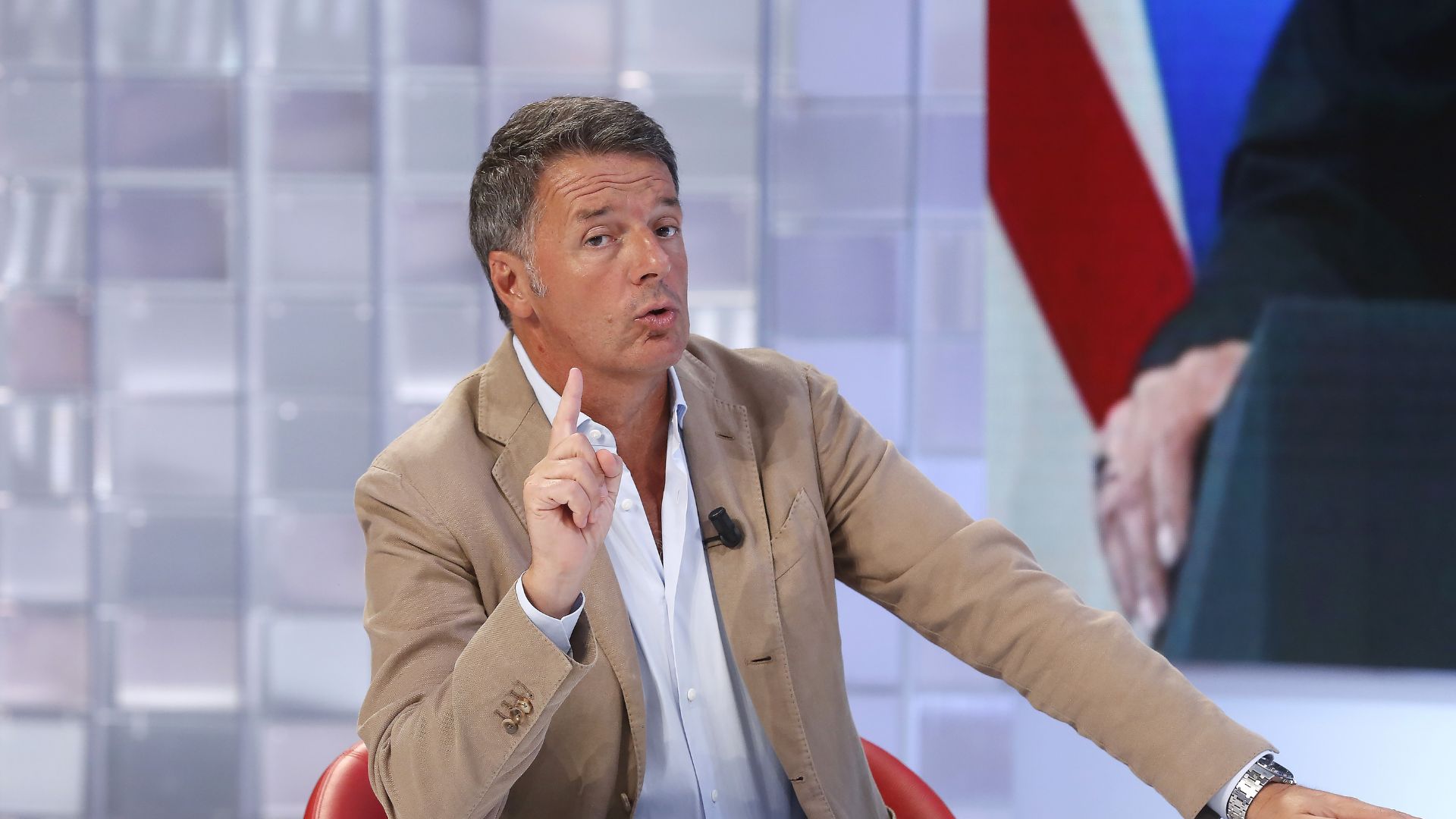 Renzi rinuncia a Bucci ed esorta Schlein: “Mettere veti è stupido, pronti ad allearci”