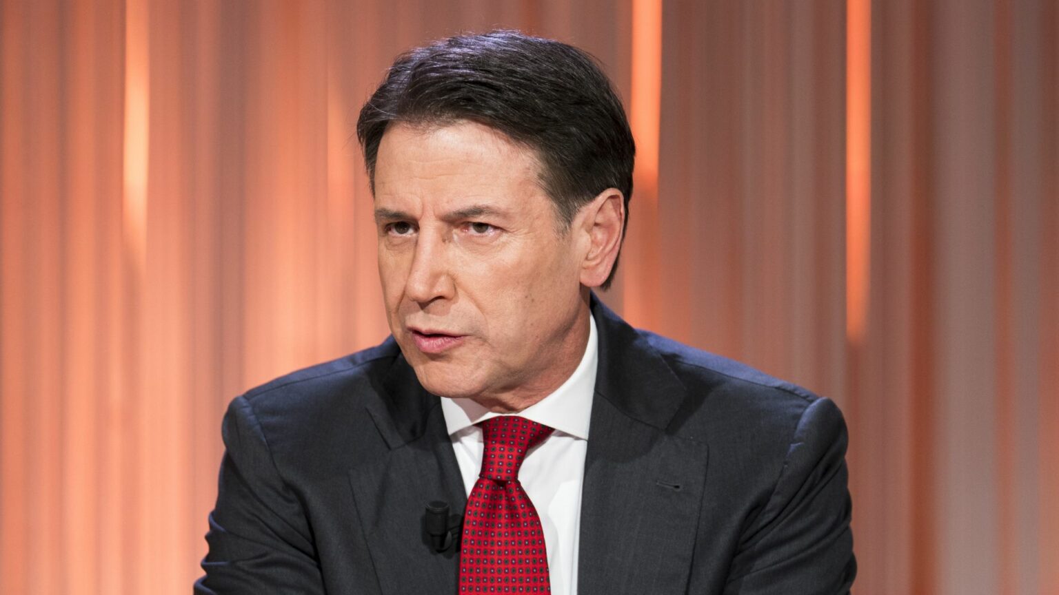 Giuseppe Conte contro Giorgia Meloni