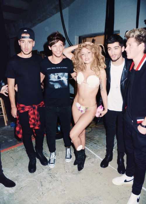 One Direction insieme a Lady Gaga