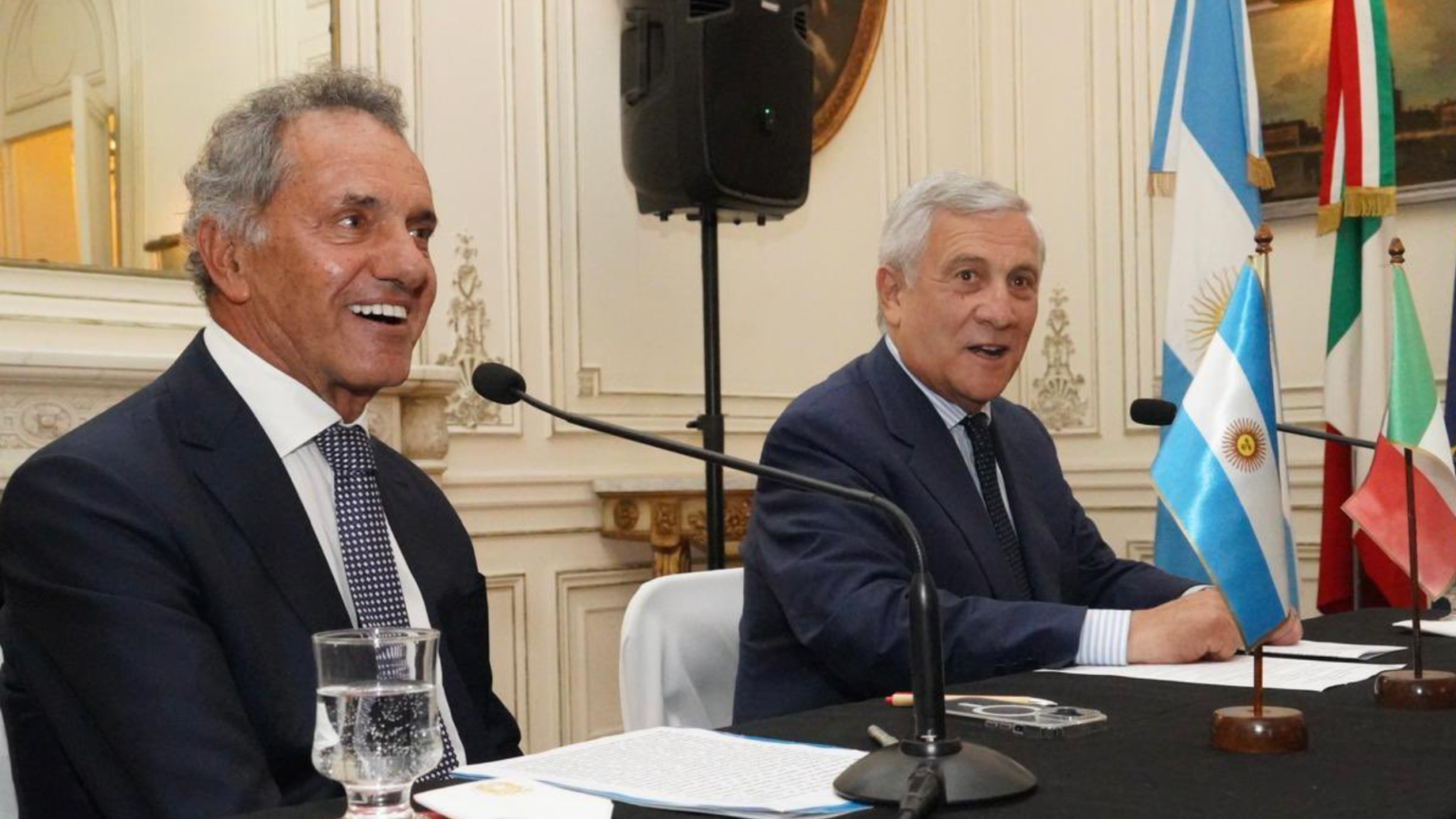 Il segretario allo Sport e Turismo argentino Daniel Scioli e il ministro degli esteri italiano Antonio Tajani