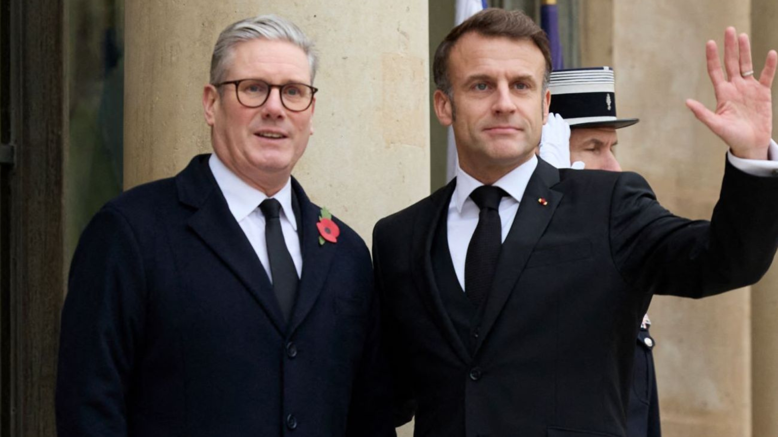 Il presidente francese Emmanuel Macron e il primo ministro britannico Keir Starmer