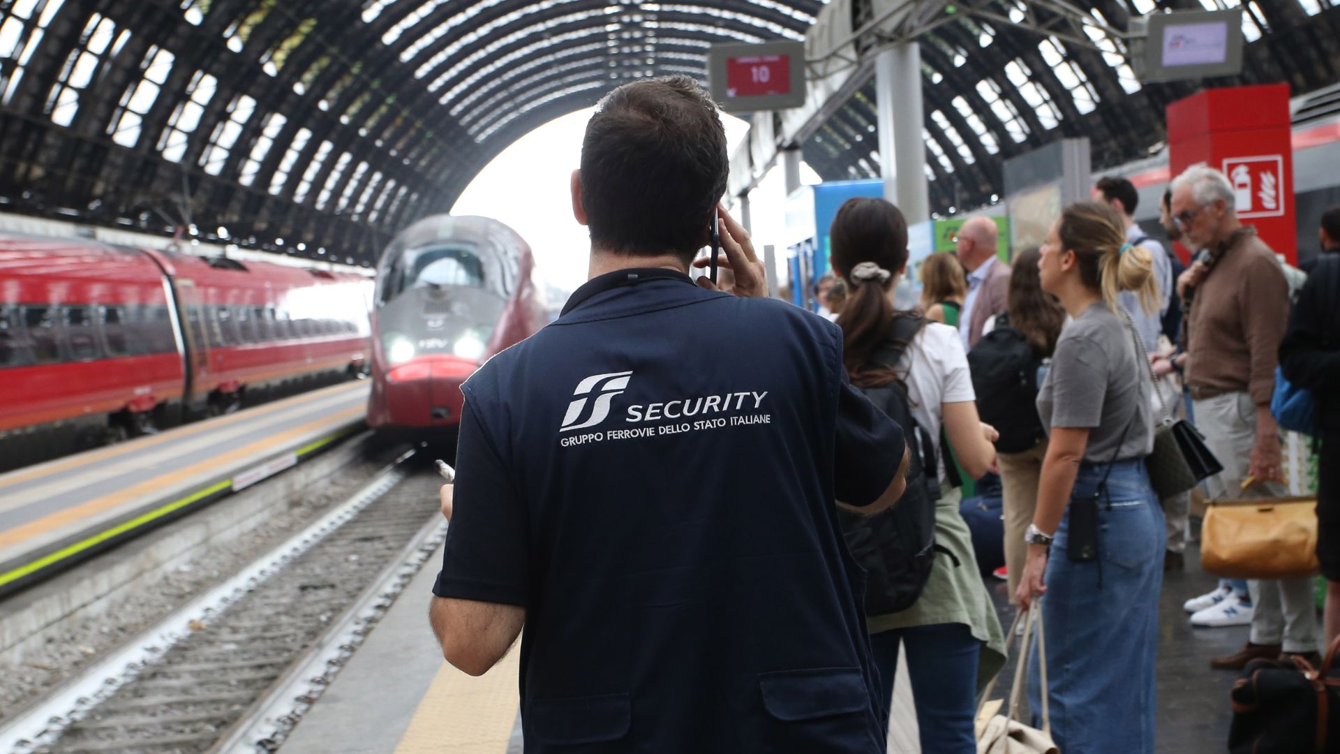 Pavia, capotreno schiaffeggiata