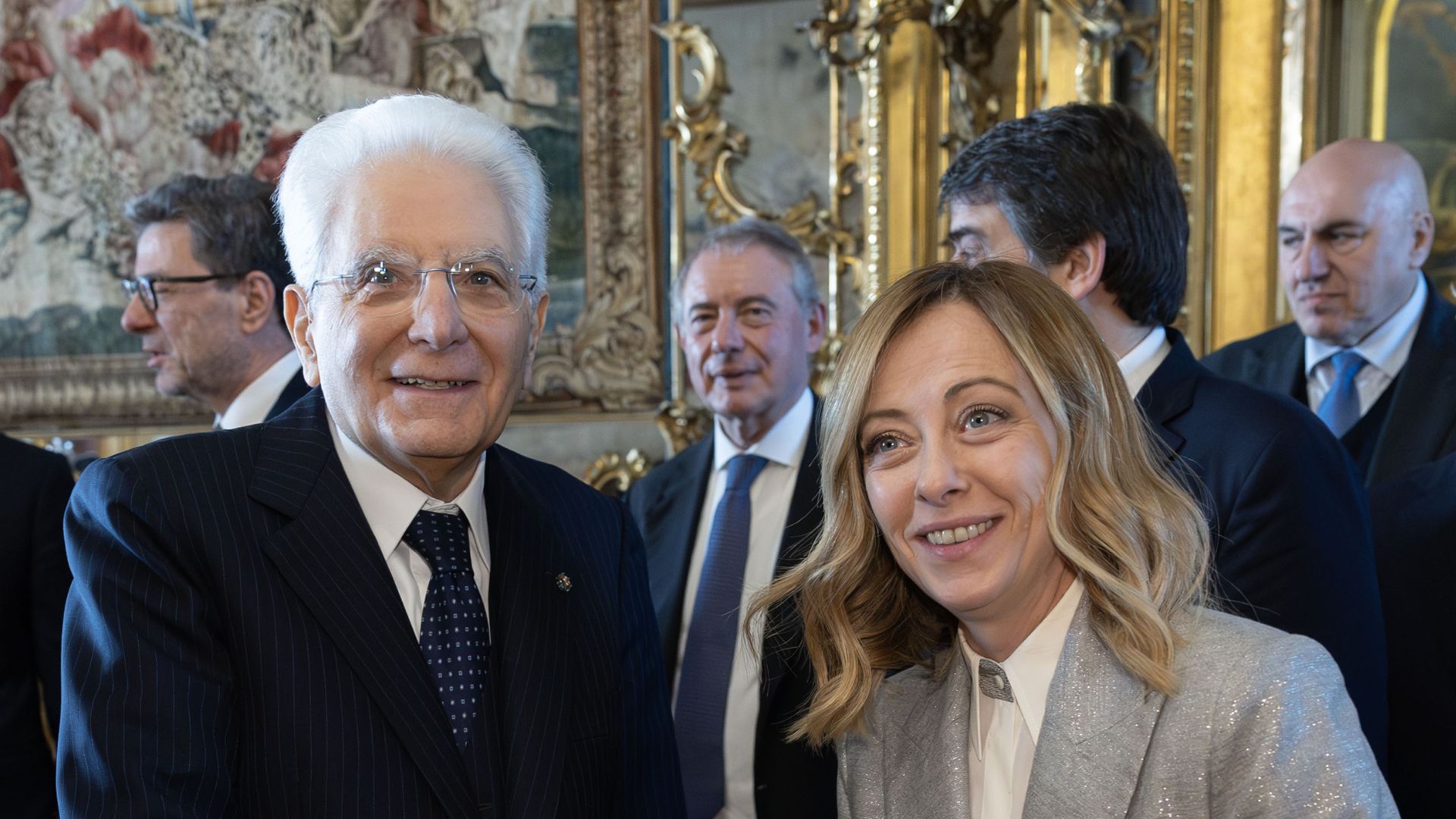 Pranzo riservato tra Mattarella e Meloni al Quirinale: Fitto e manovra al centro del menù