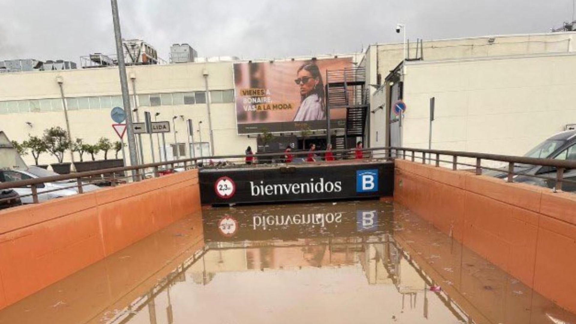 Spagna, un parcheggio è divenuto una “trappola mortale”: vi sarebbero vittime “incalcolabili”