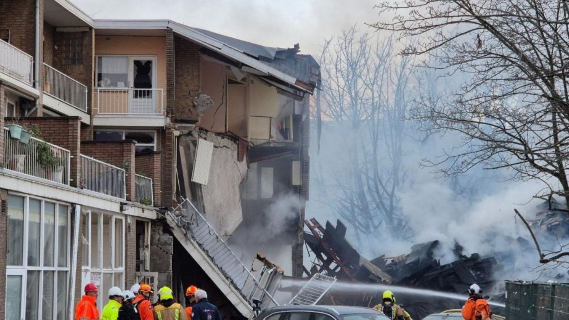 Shock all’Aia, esplosione distrugge un condominio: almeno 20 morti, continuano ricerche