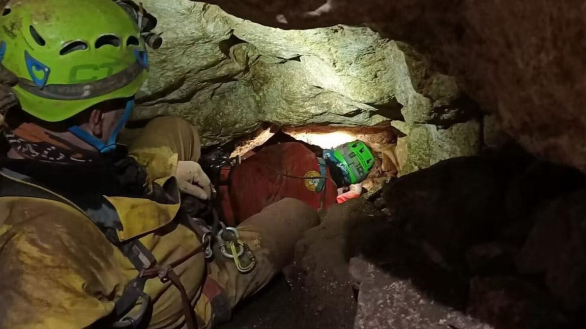 Bergamo, speleologa bloccata nella grotta di Bueno Fonteno per la seconda volta: ha fratture al volto