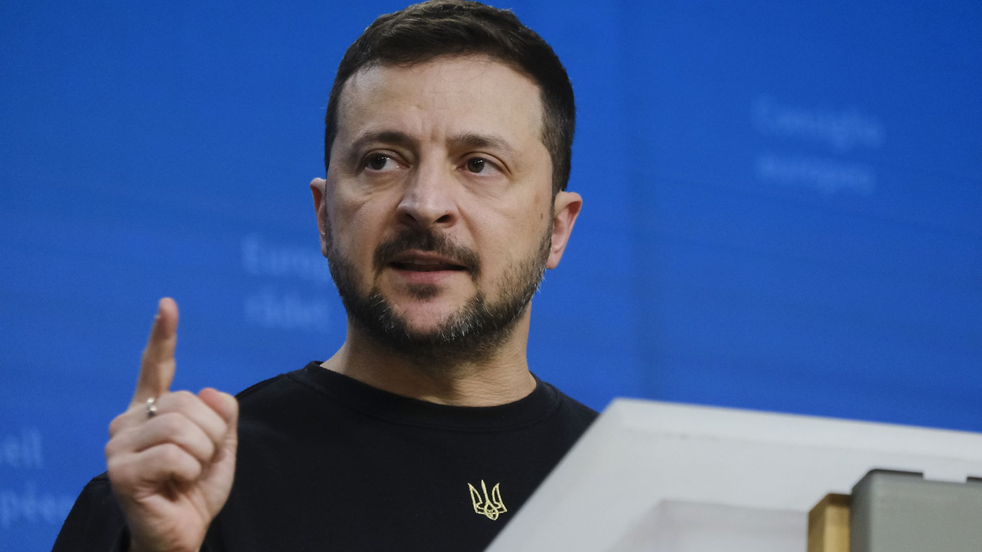 Consiglio Ue, Zelensky presenta piano in 7 fasi: “Senza invito Nato non ci sarà mai pace”