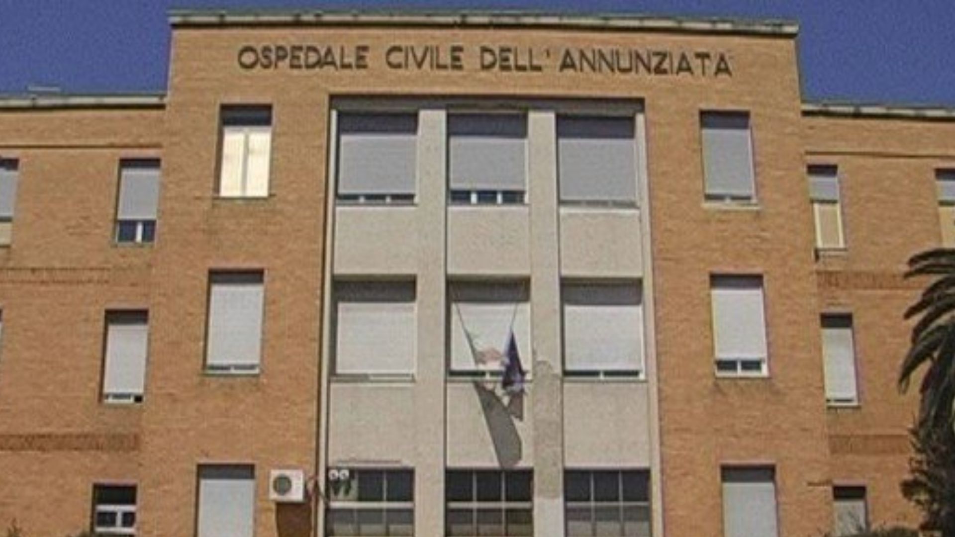 Cosenza, fratellini ricoverati con fratture e lesioni: si indaga su mamma e nonna