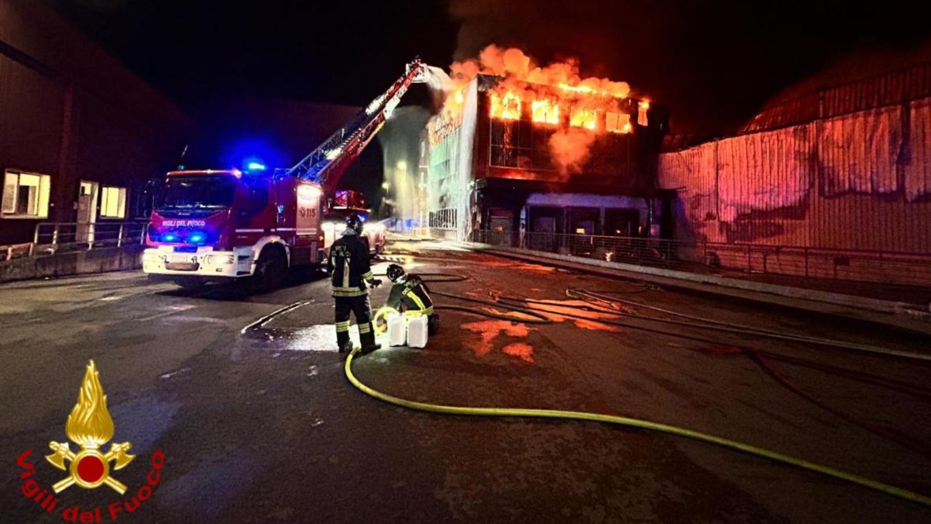 Reggio Emilia, incendio capannone Inalca