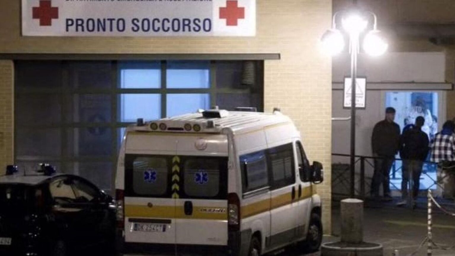 Roma, sedicenne accoltellato