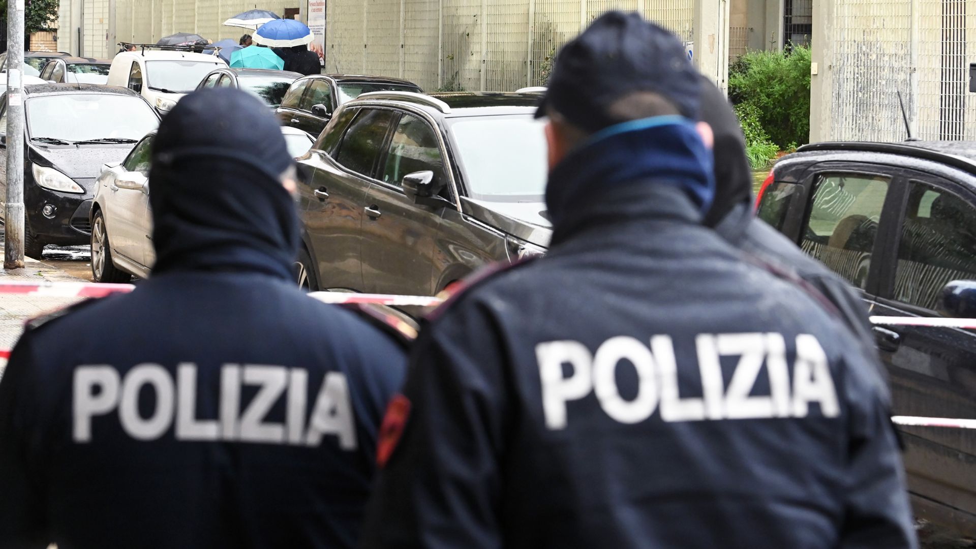 Viverone Sud, poliziotti presi a martellate in autostrada: spari contro l’aggressore