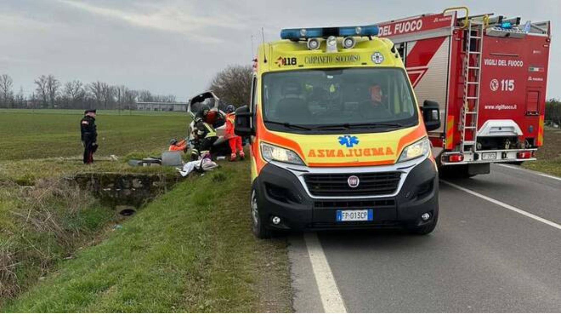 Piacenza, auto finisce fuori strada e si schianta: morto bimbo di 4 mesi, grave mamma 26enne