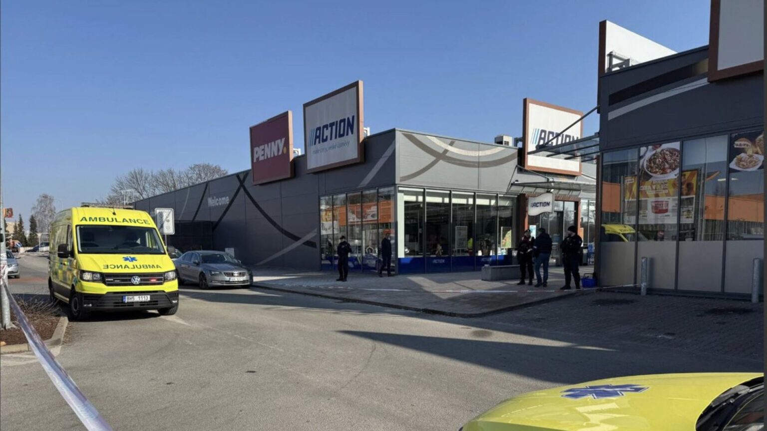 Repubblica Ceca, 16enne accoltella a morte due donne in un centro commerciale