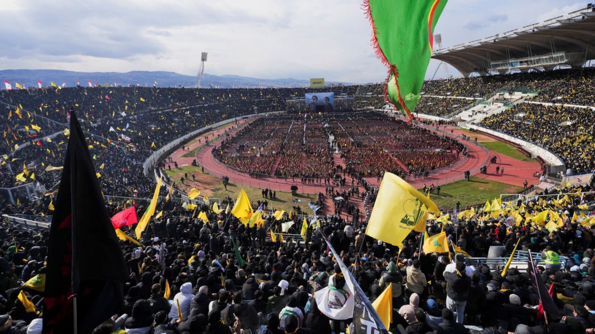 Libano, i funerali di Nasrallah, leader di Hezbollah, sorvolati da jet israeliani