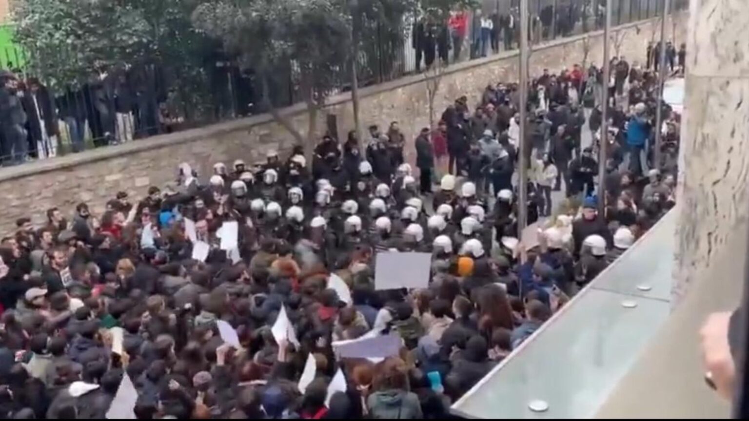 Istanbul, proteste dopo l'arresto di Imamoglu