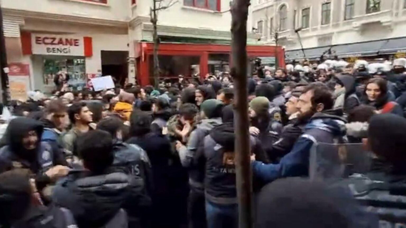 Istanbul, proteste per Imamoglu