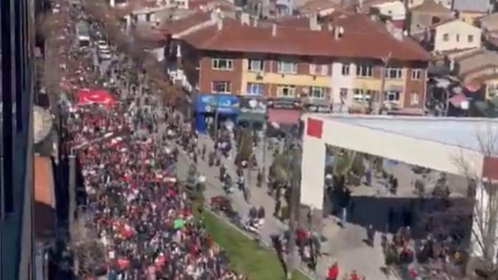 Istanbul, proteste per l'arresto del sindaco Imamoglu