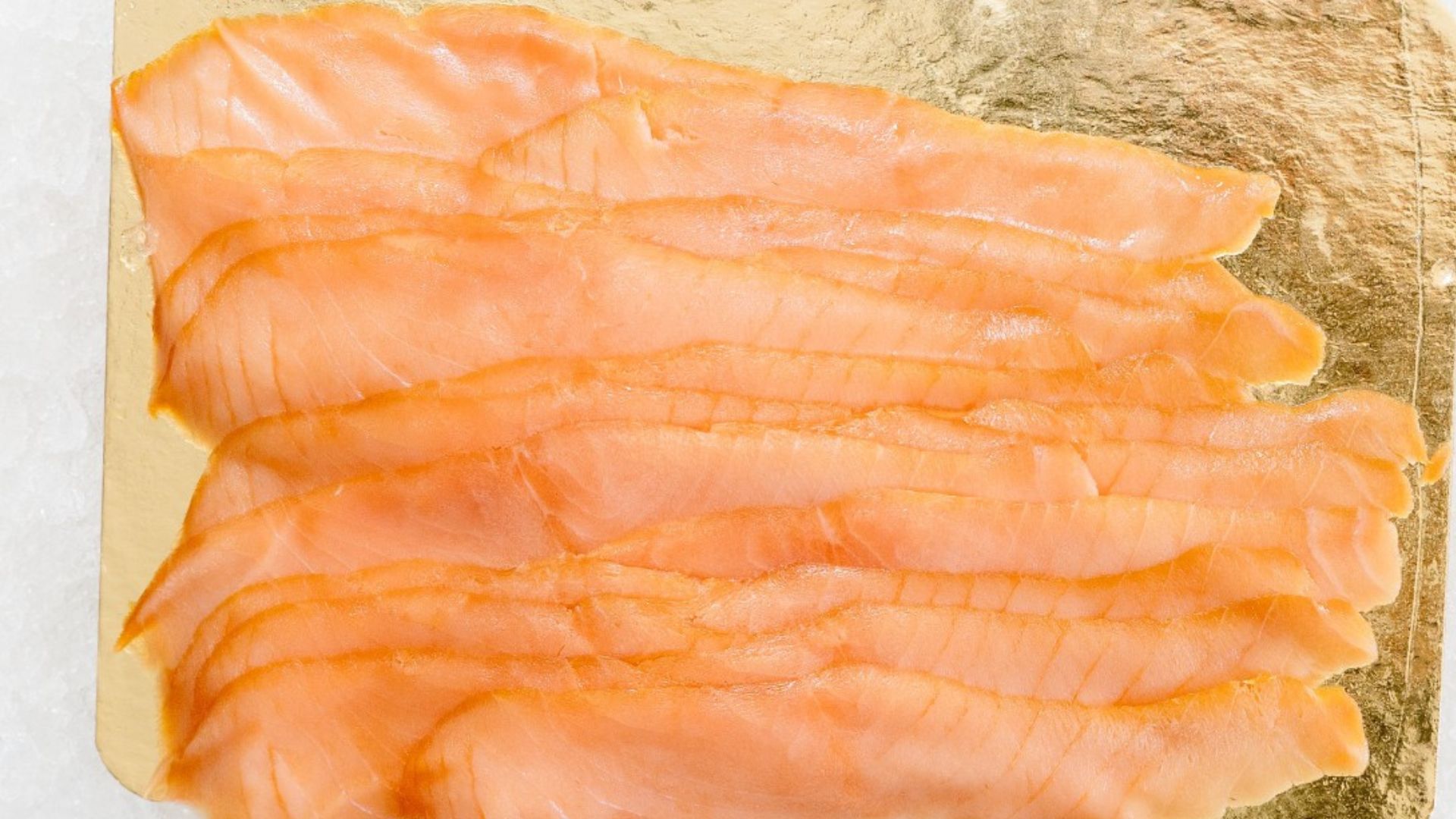 Mangia salmone e va in coma: indagini per lesioni colpose