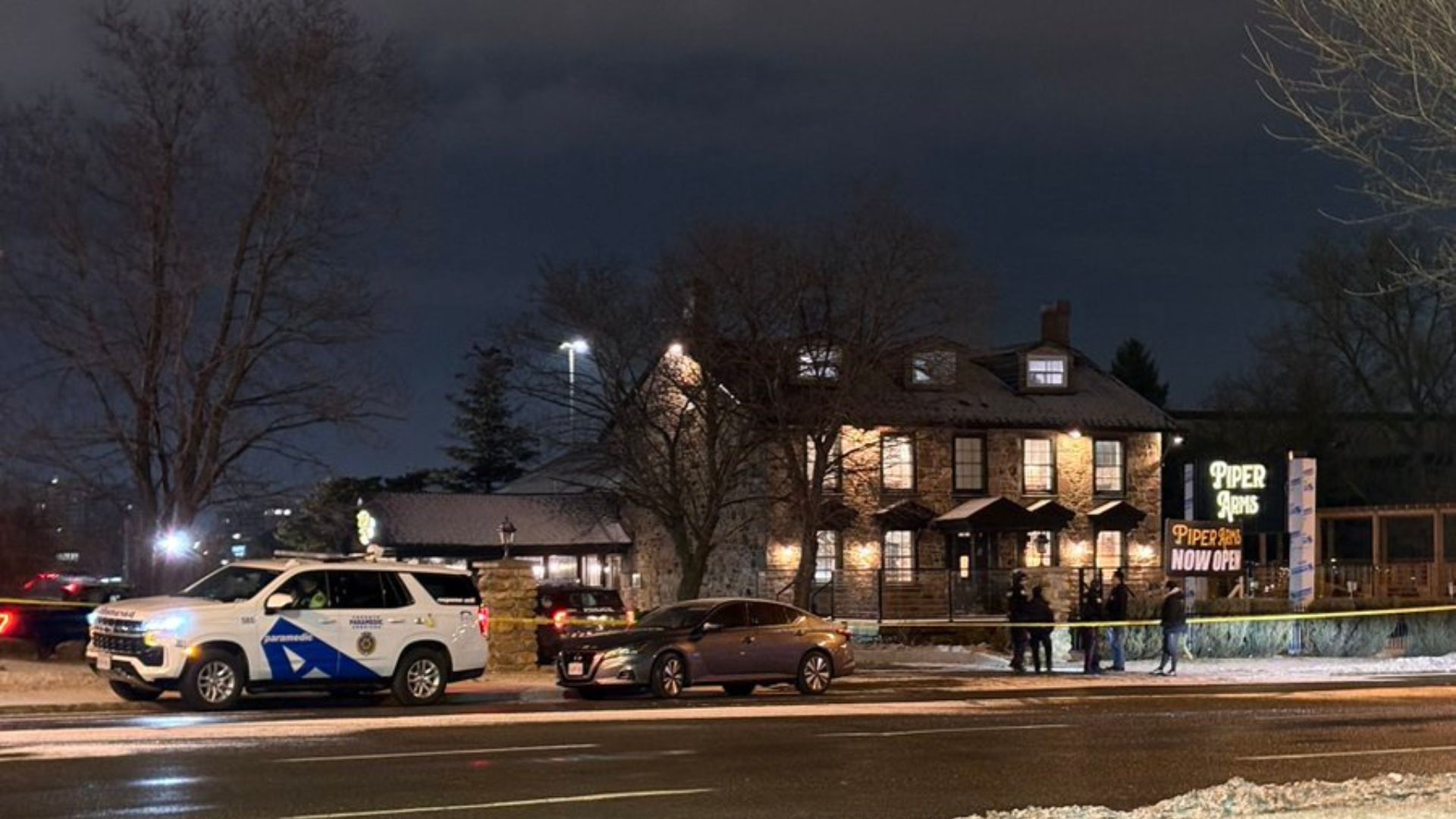 Toronto, uomo con passamontagna apre il fuoco in un pub