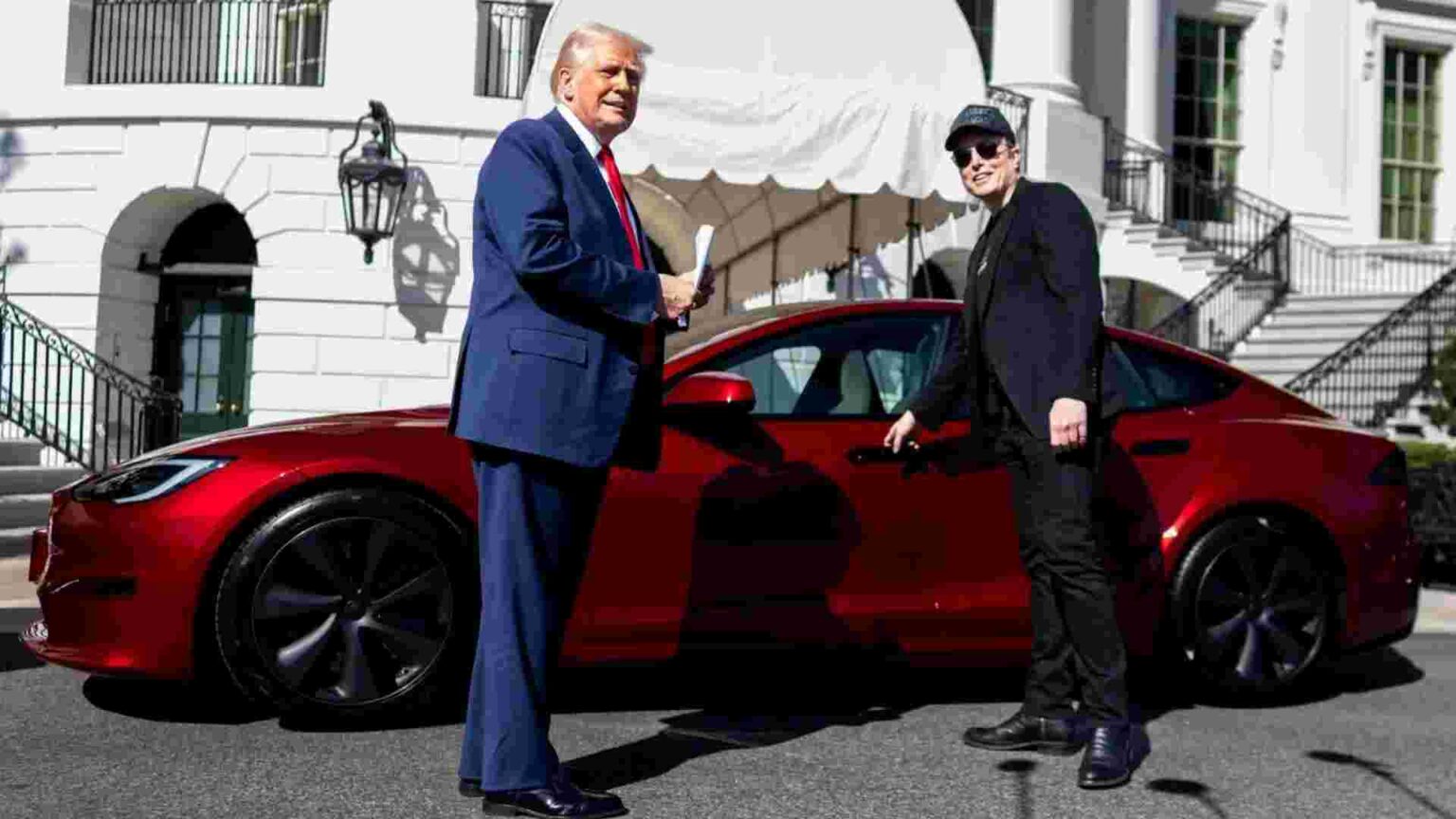 Trump acquista una Tesla da Musk