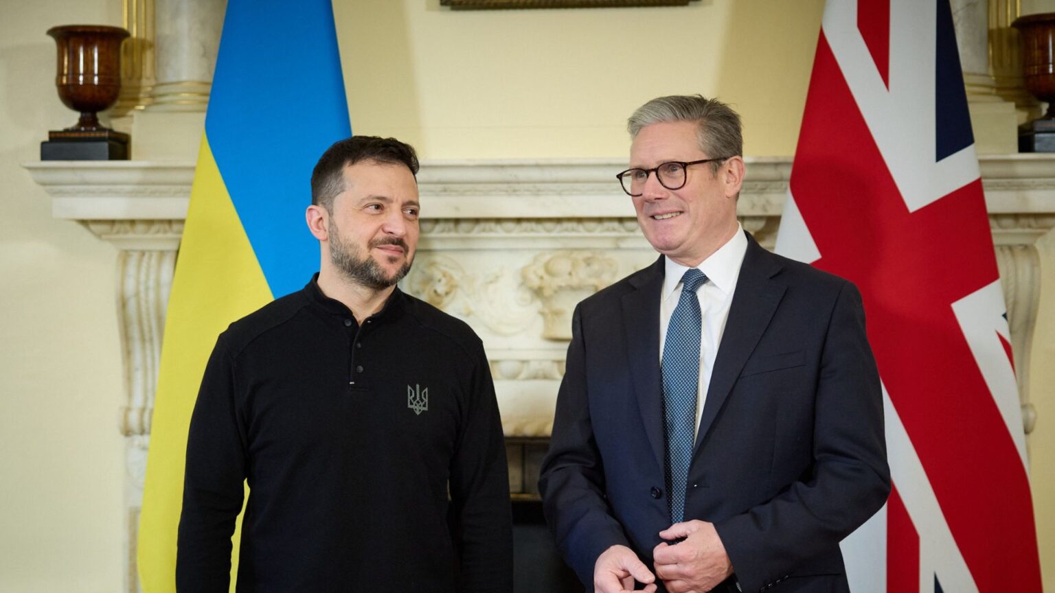 Volodymyr Zelensky e Keir Starmer