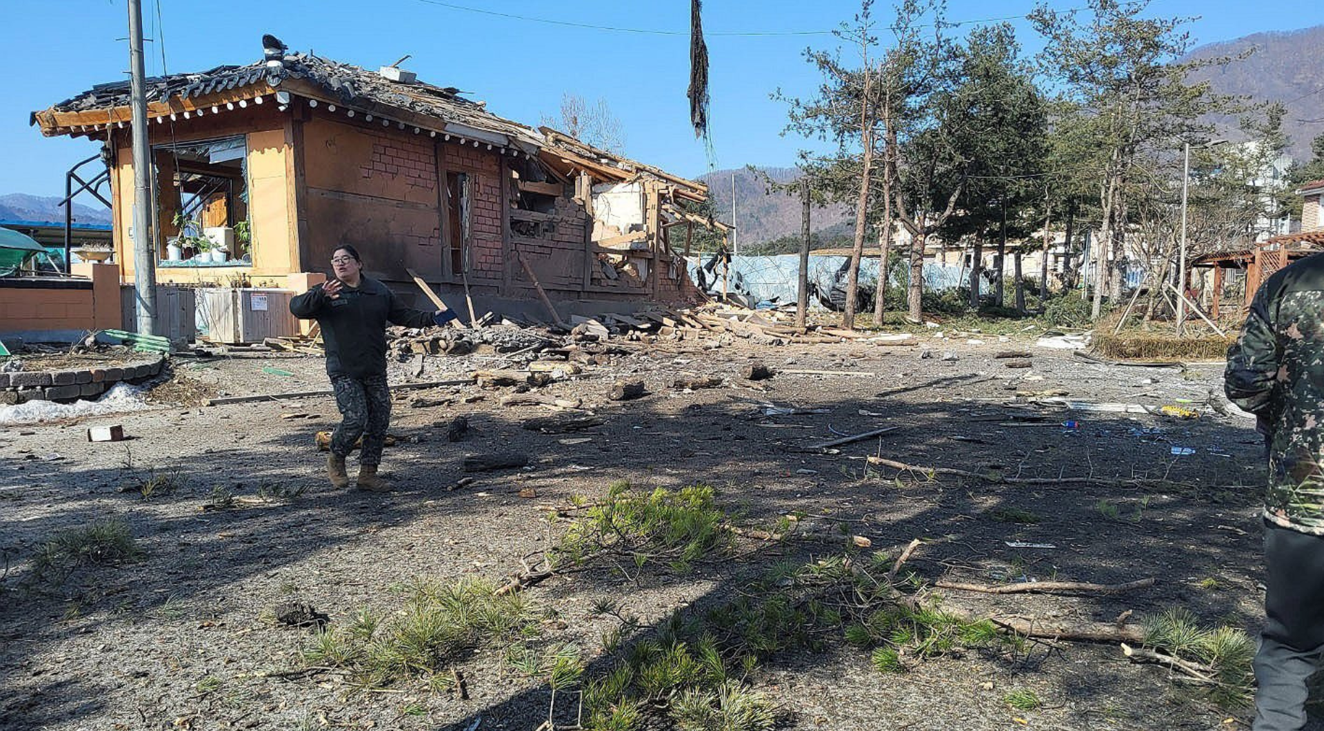 Corea del Sud, pilota di un jet inserisce le coordinate sbagliate e colpisce una chiesa: 15 i feriti