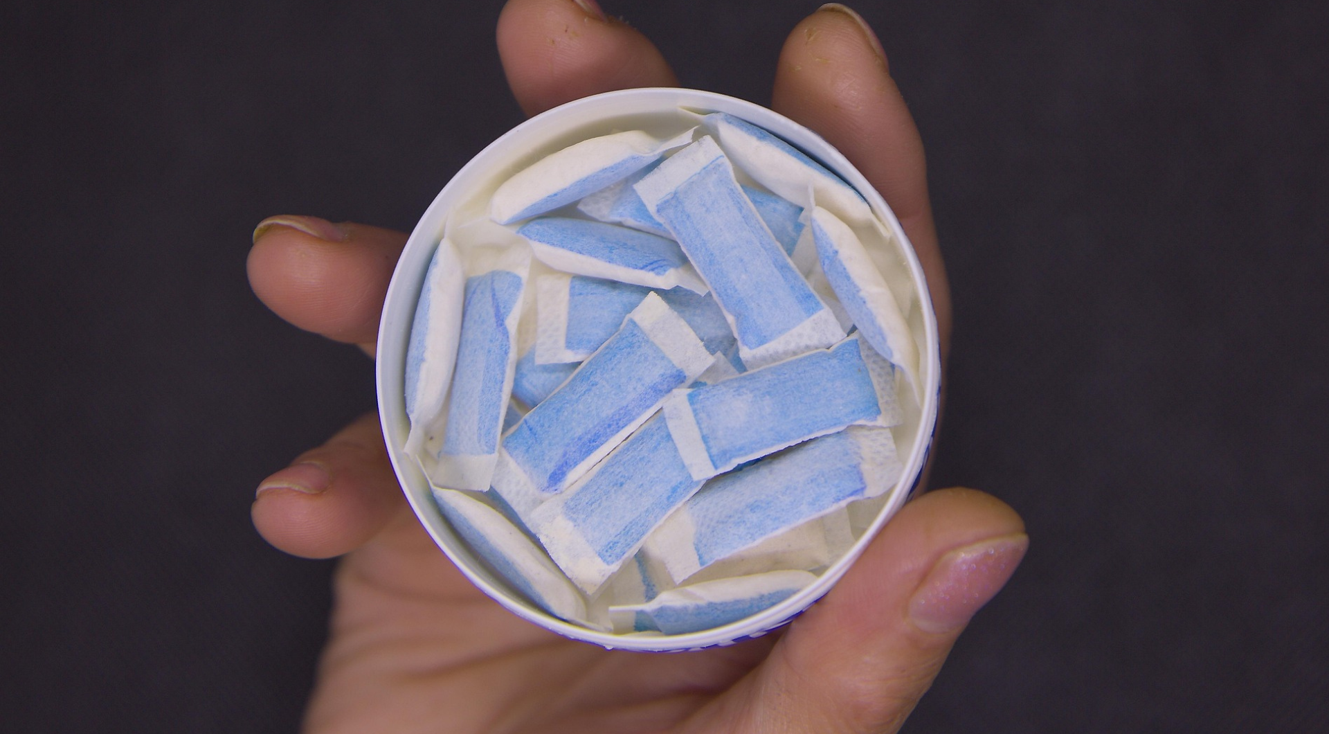 snus - ragazze 13enni accusano malori dopo l'assunzione del tabacco masticabile